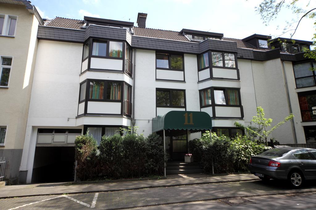 Apartmenthaus No. 11 *
